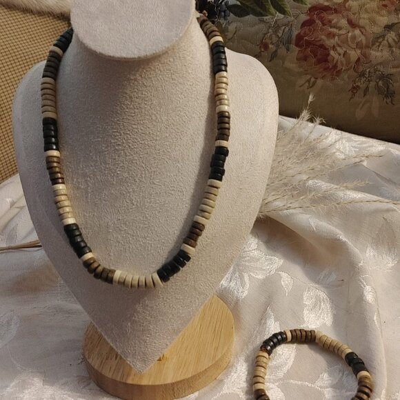 ⭐️3/$30 Vintage Hawaiian Coconut Wood Bead Necklace & Bracelet - Picture 2 of 6